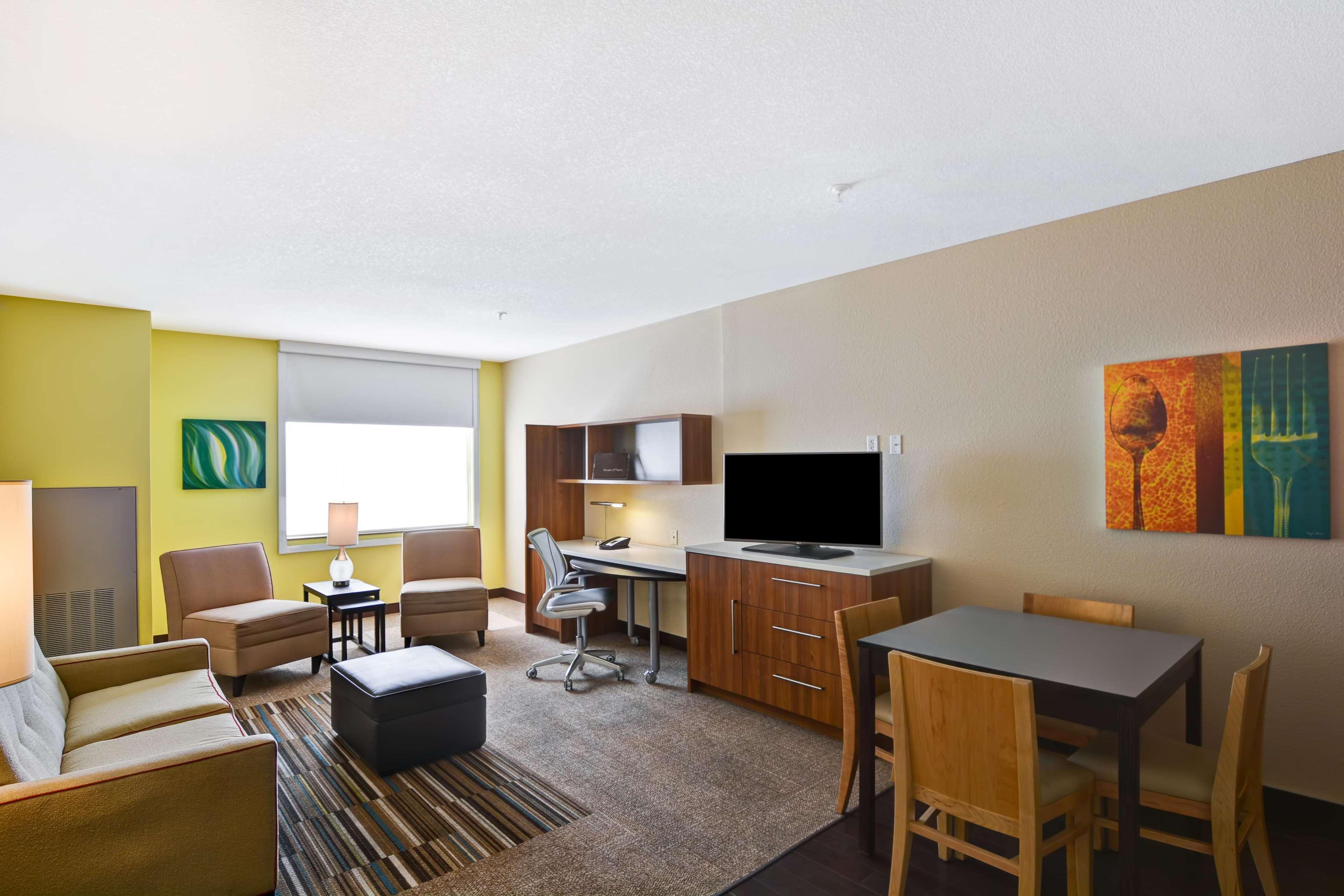 Home2 By Hilton Downtown/university 3*
