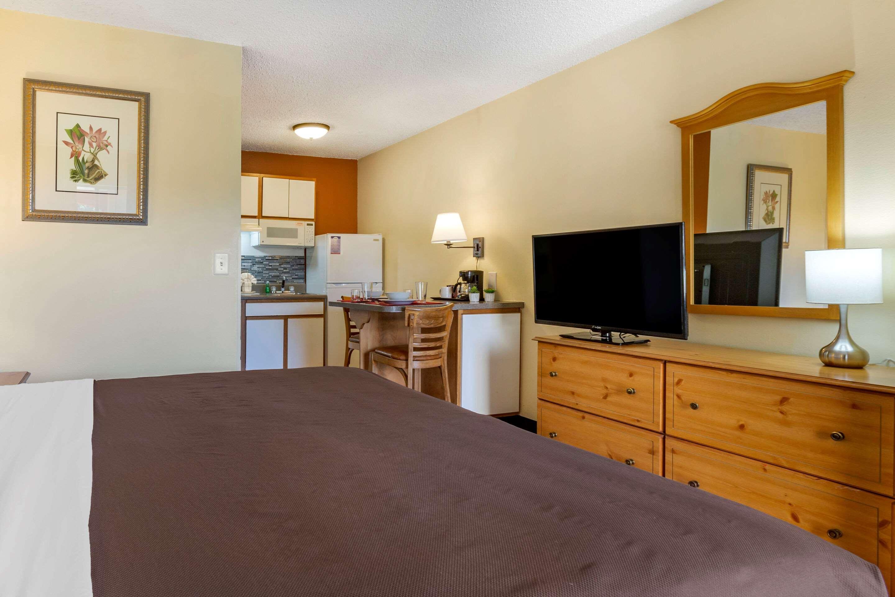 Suburban Midtown - 2* Albuquerque