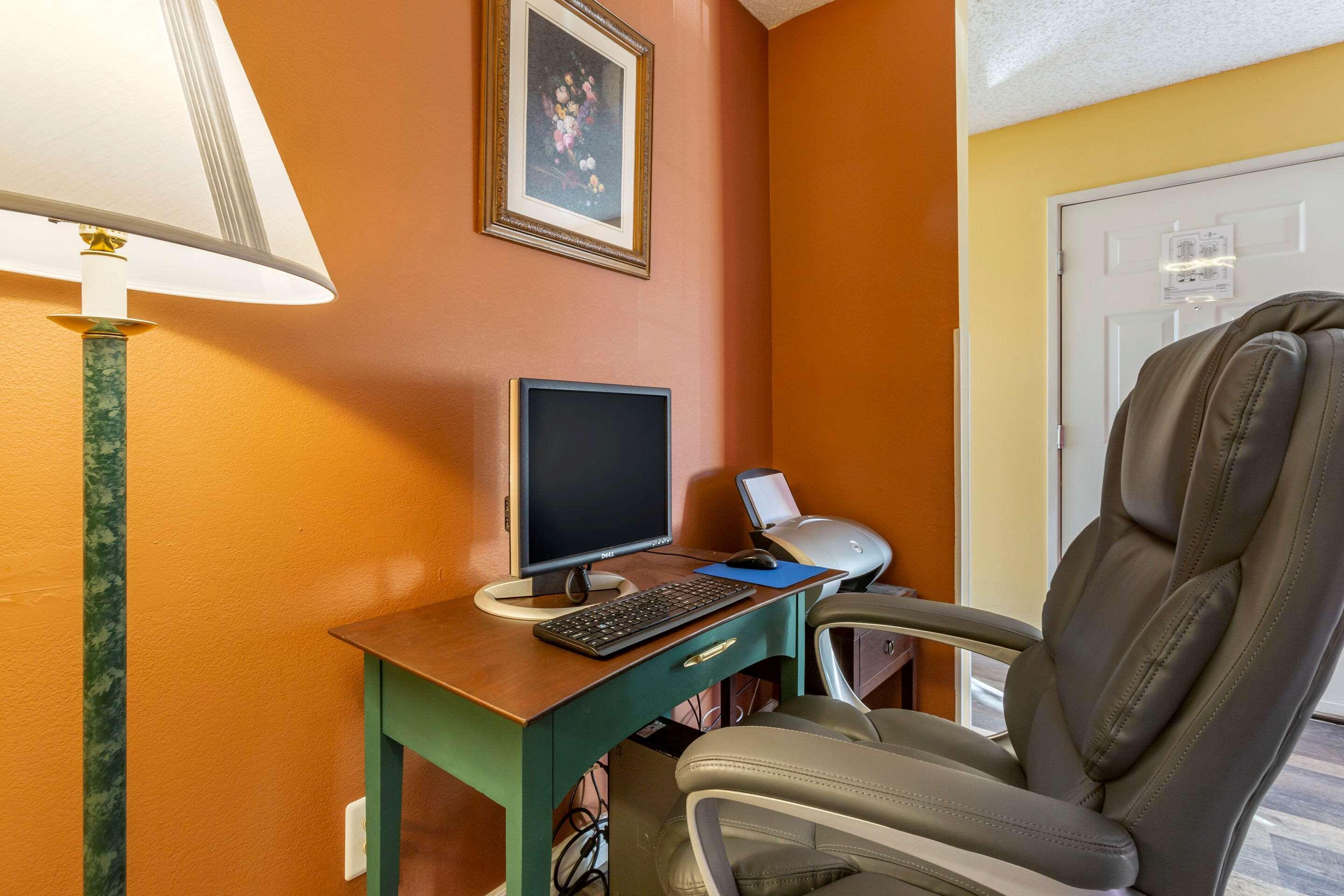 Hotel Suburban Midtown - 2*