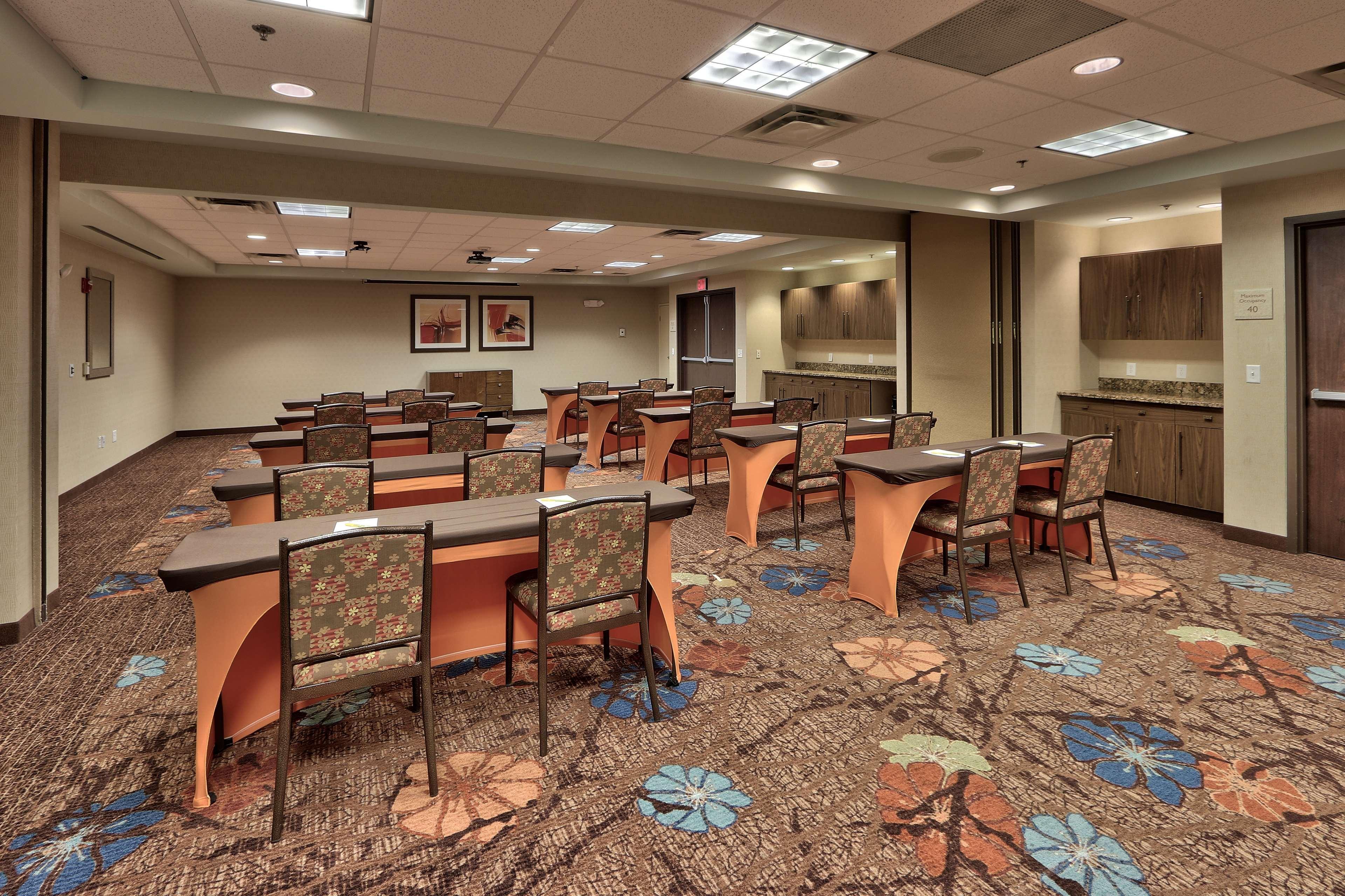 Hotel Hilton Garden Airport