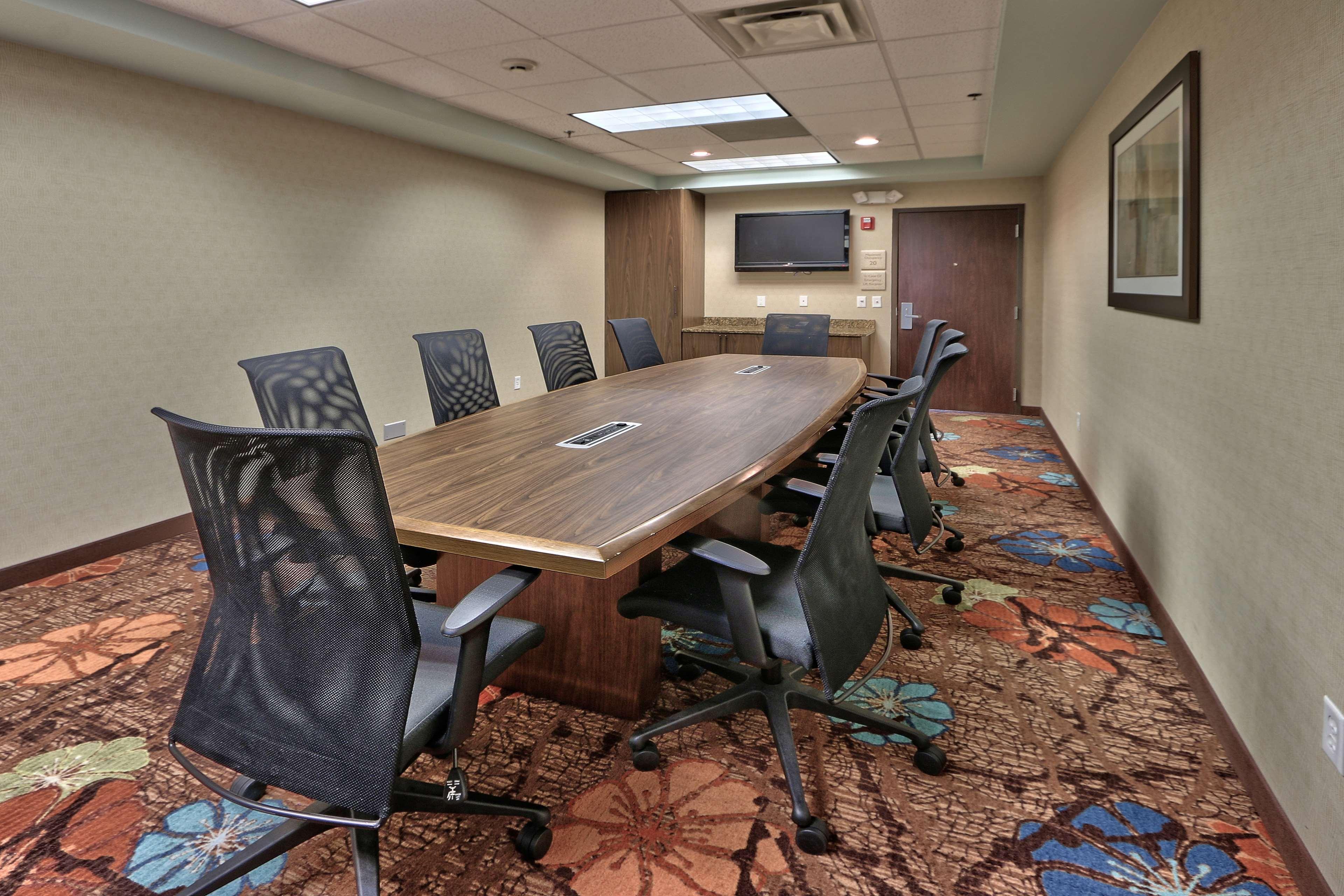 Hotel Hilton Garden Airport 3*