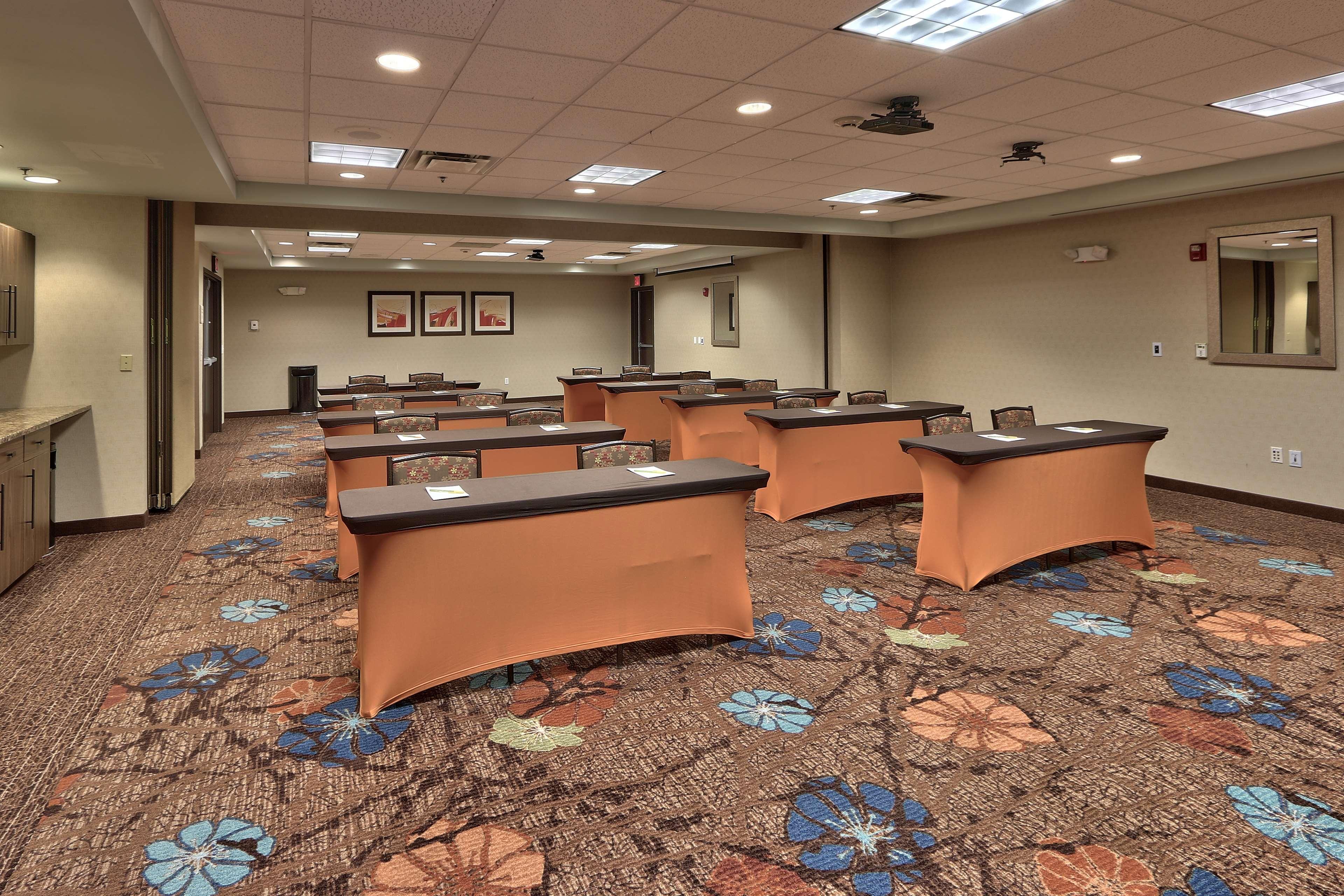 Hotel Hilton Garden Airport 3*