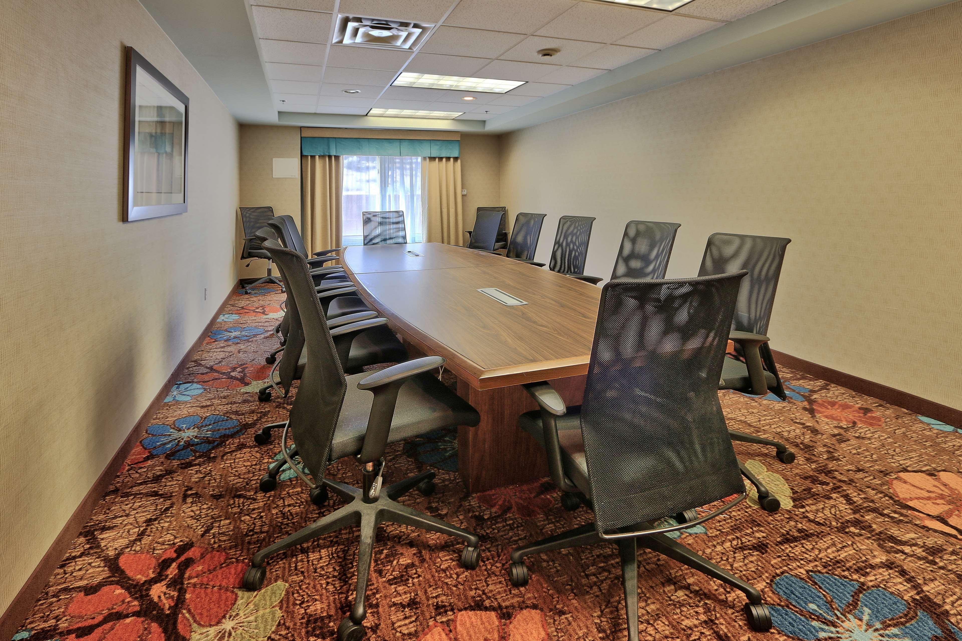 Hilton Garden Airport Hotel 3*