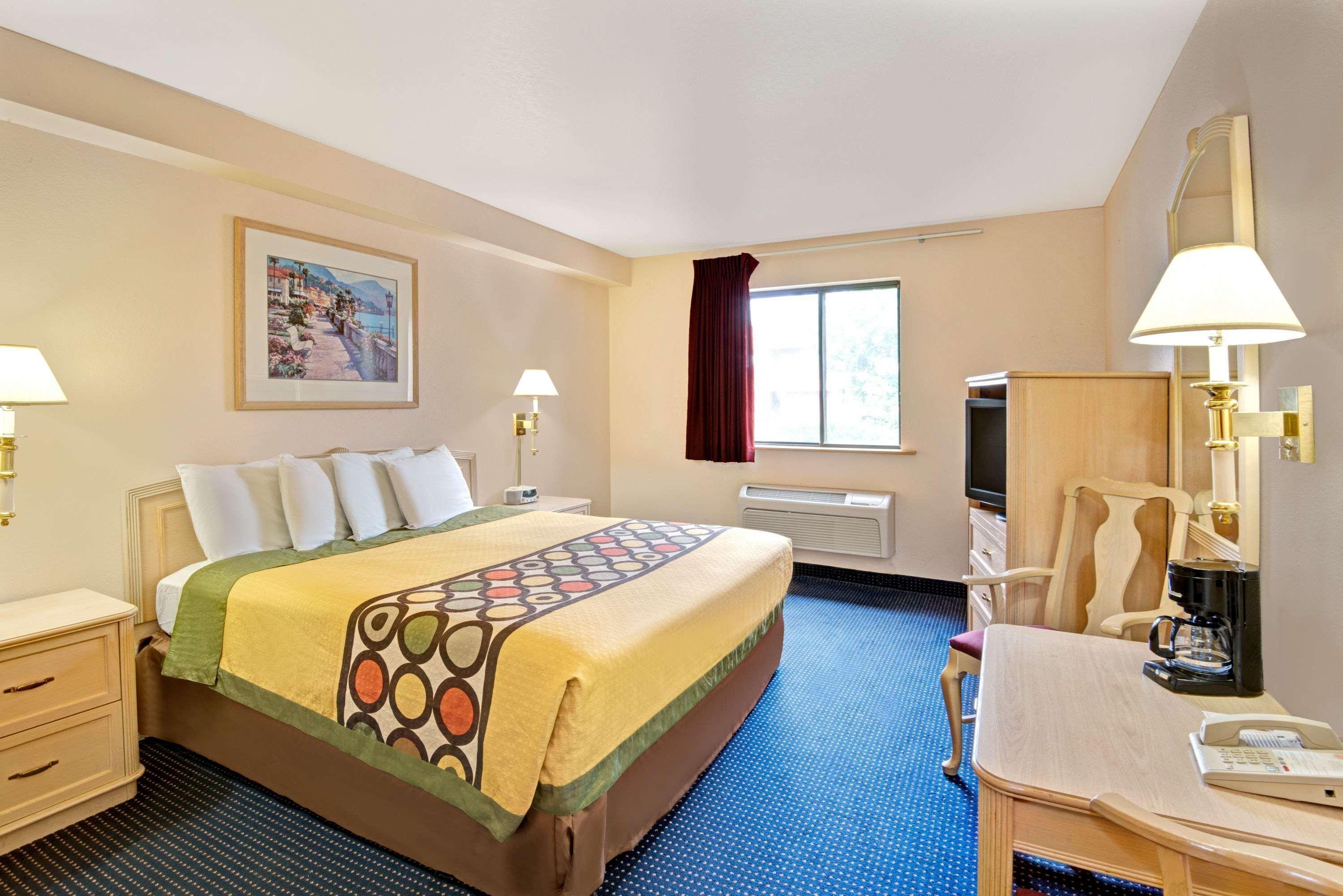 Hotel Super 8 By Wyndham West/coors Blvd
