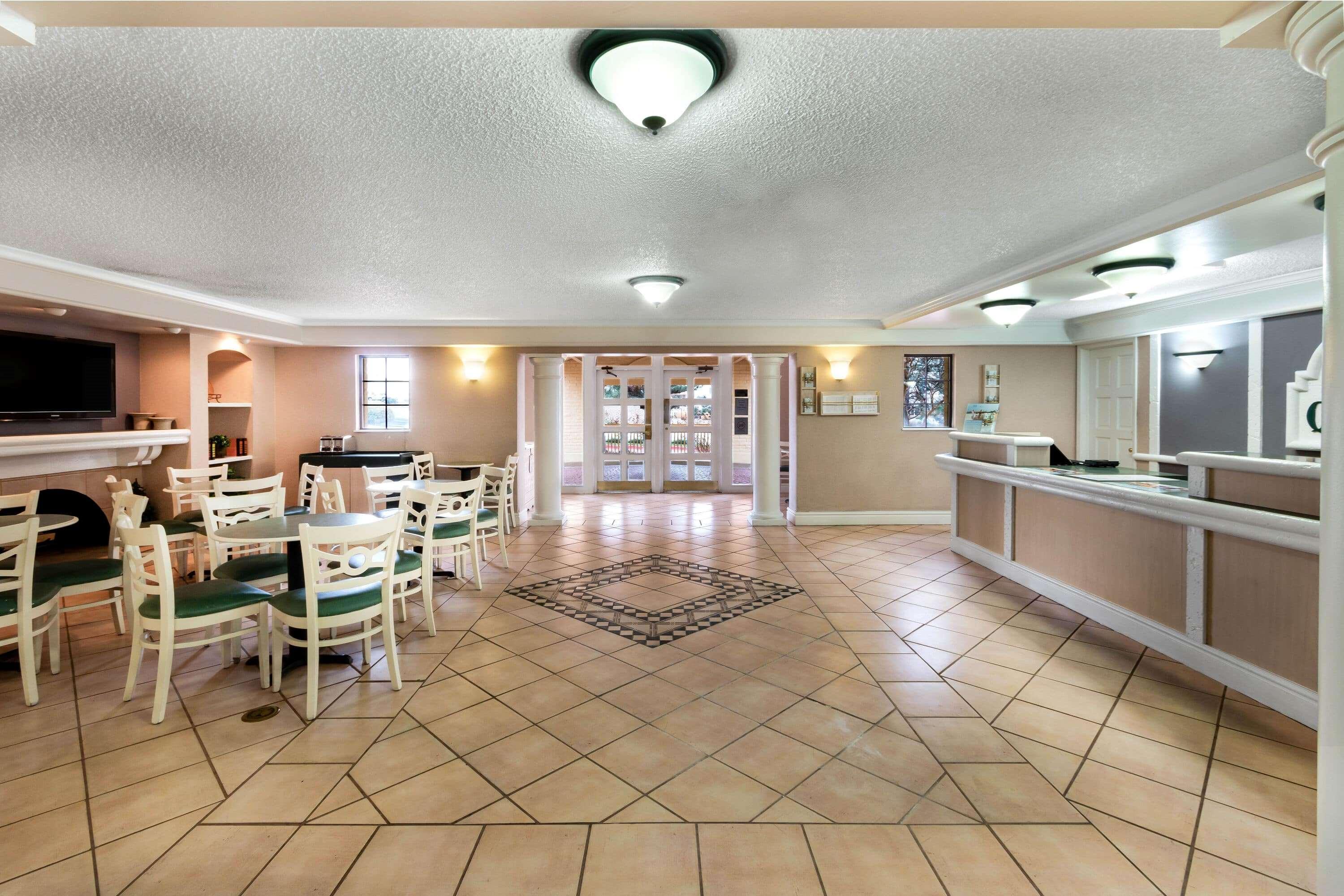La Quinta By Wyndham Northeast Hotel