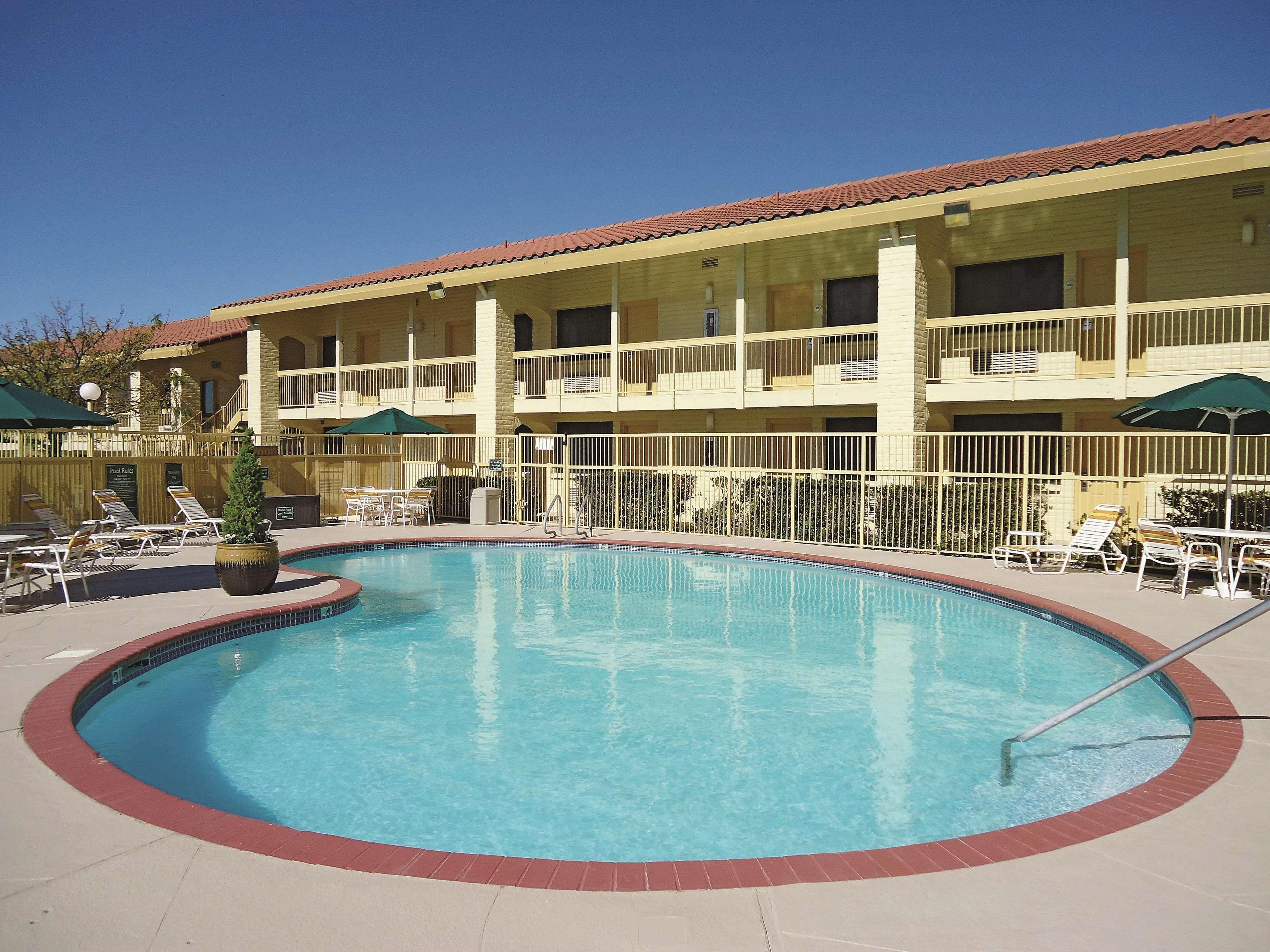 Hotel La Quinta By Wyndham Northeast 3*
