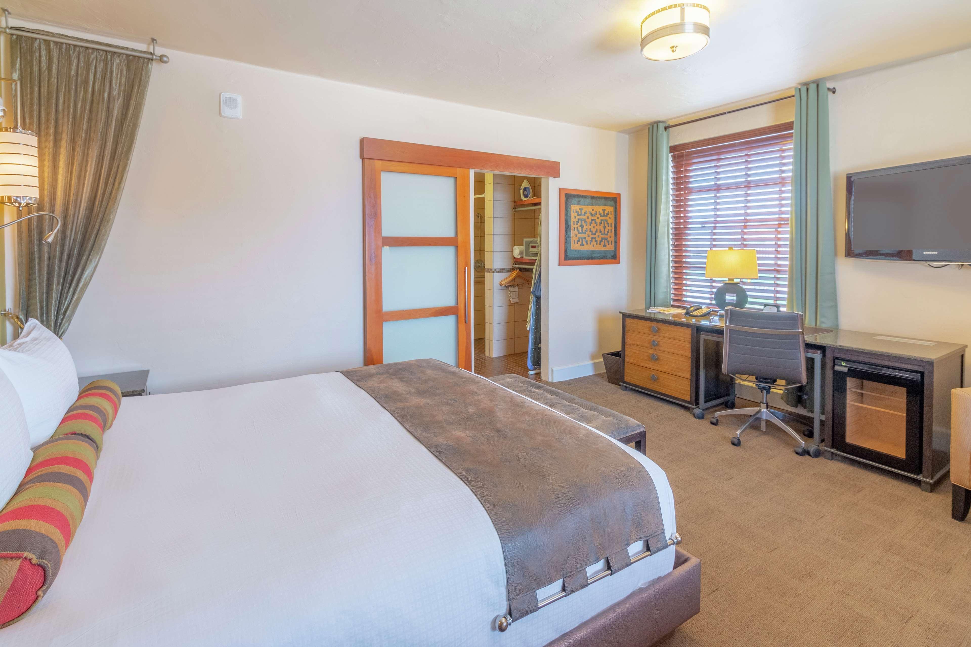 Andaluz Albuquerque, Curio Collection By Hilton