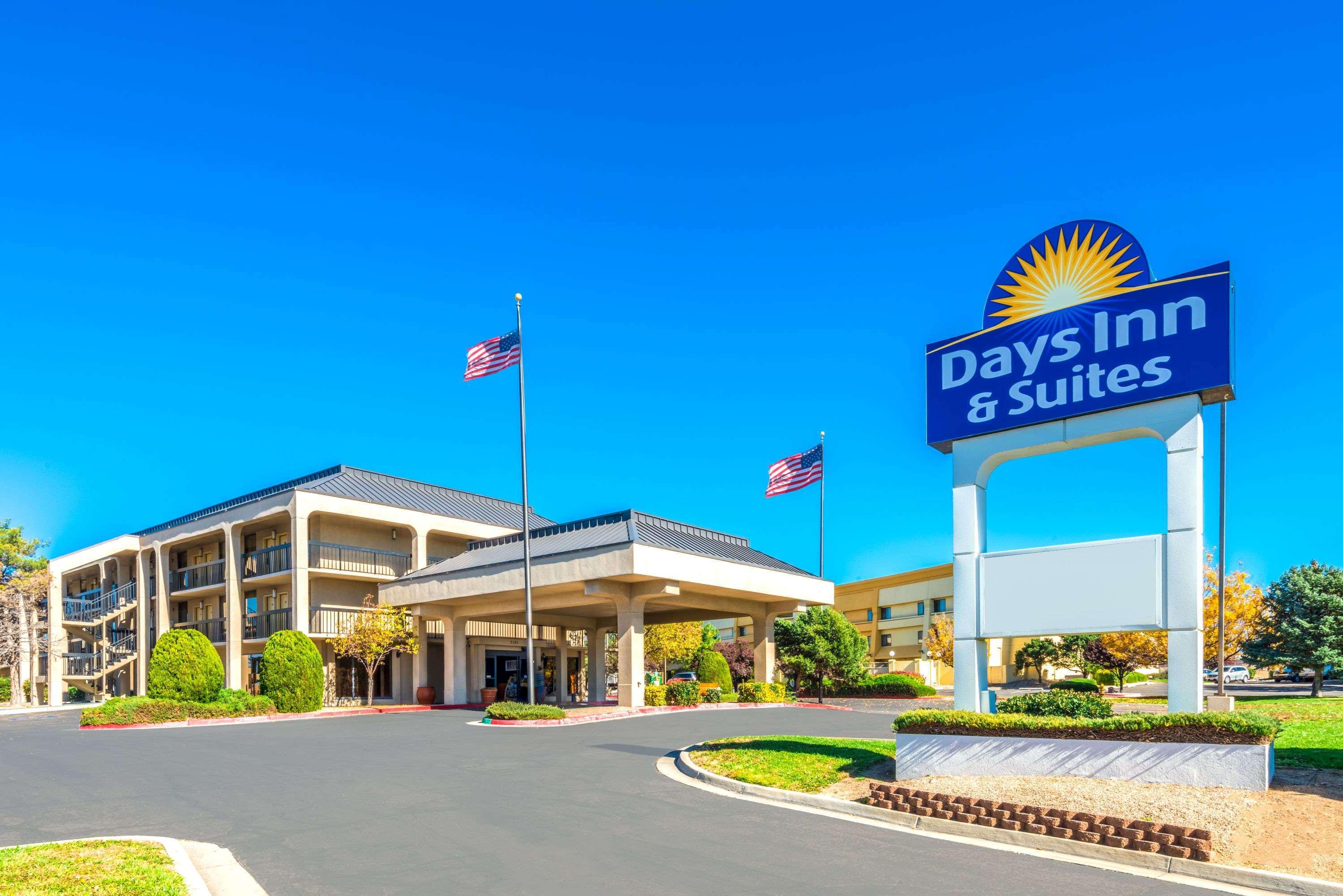 Days & By Wyndham North Albuquerque