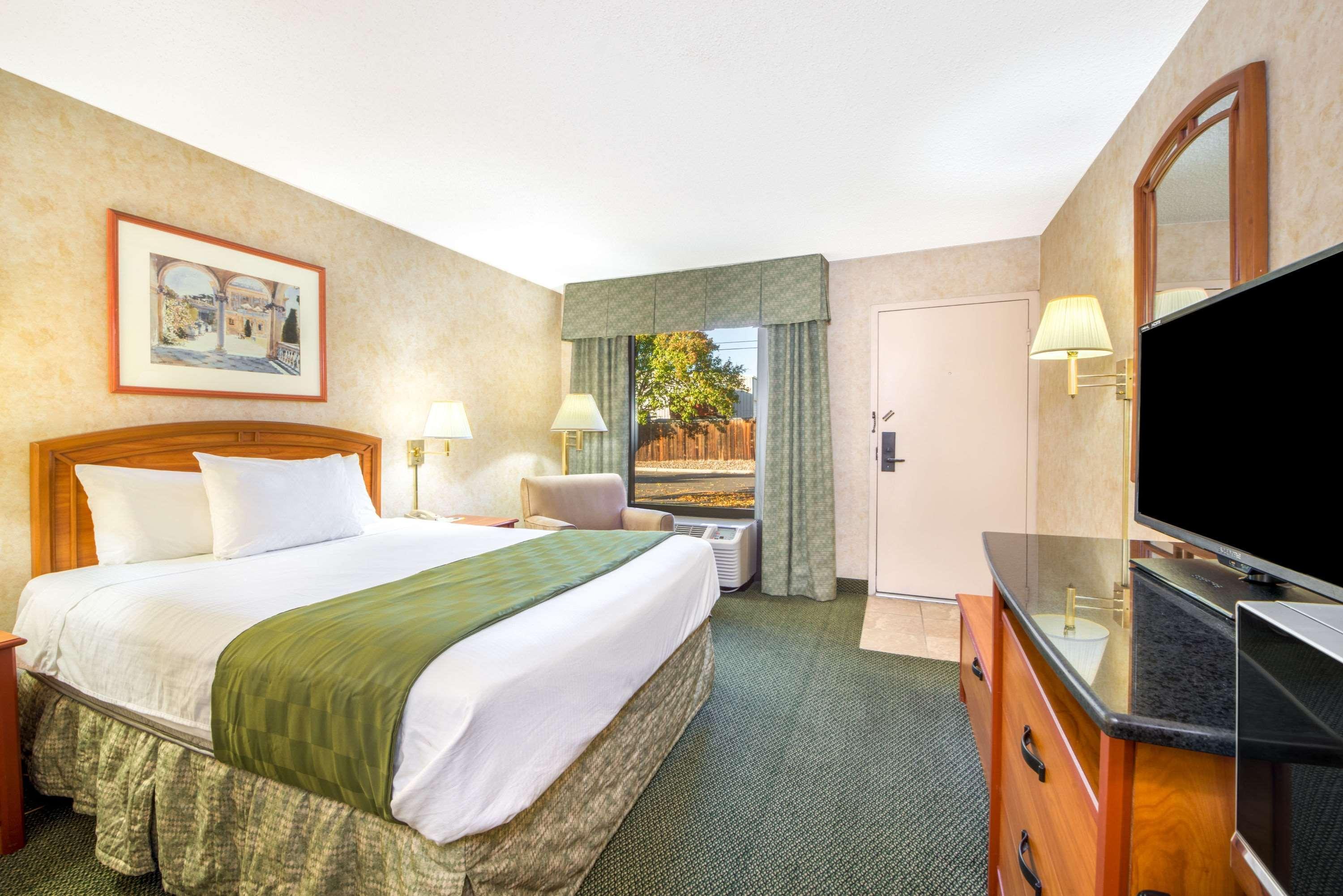 Hotel Days & By Wyndham North 3*