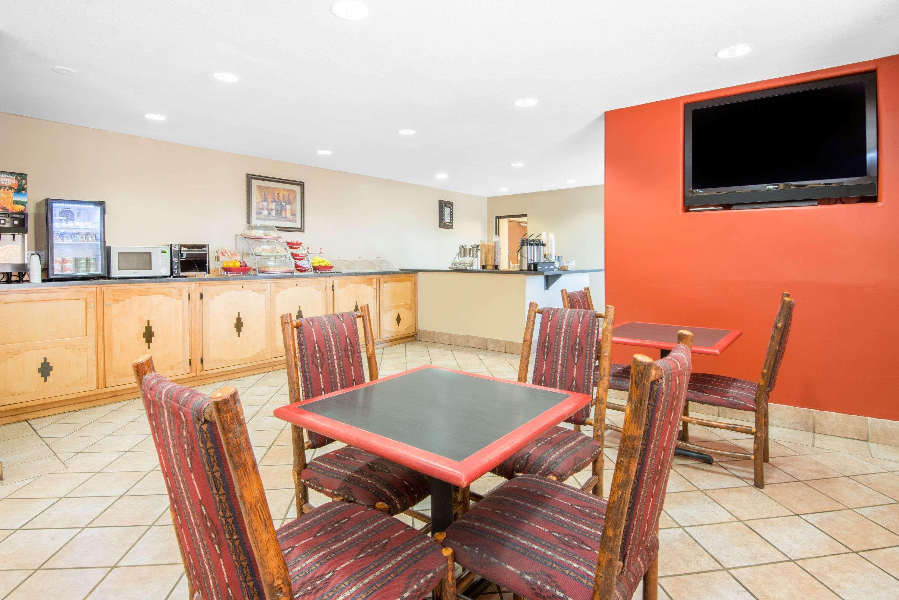 Hawthorn By Wyndham Hotel Albuquerque