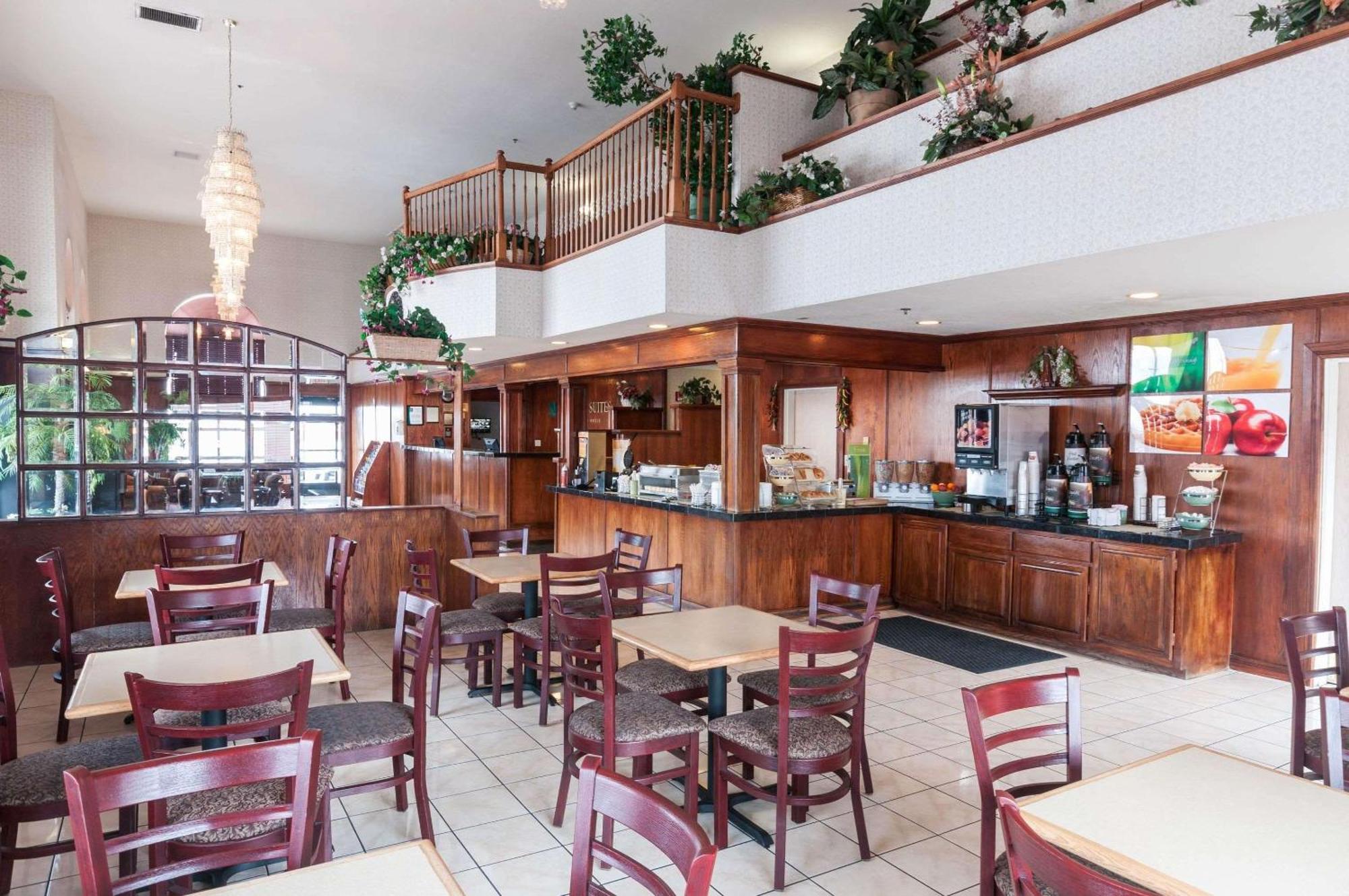 Quality Airport Hotel 3*