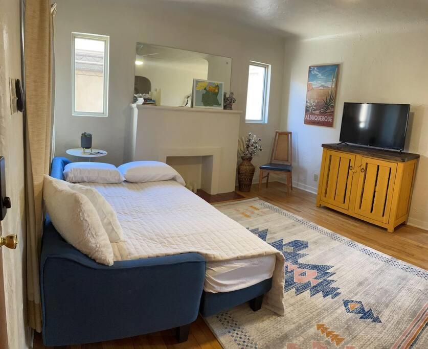 Vintage Charm Vacation With Modern Comforts Near Old Town