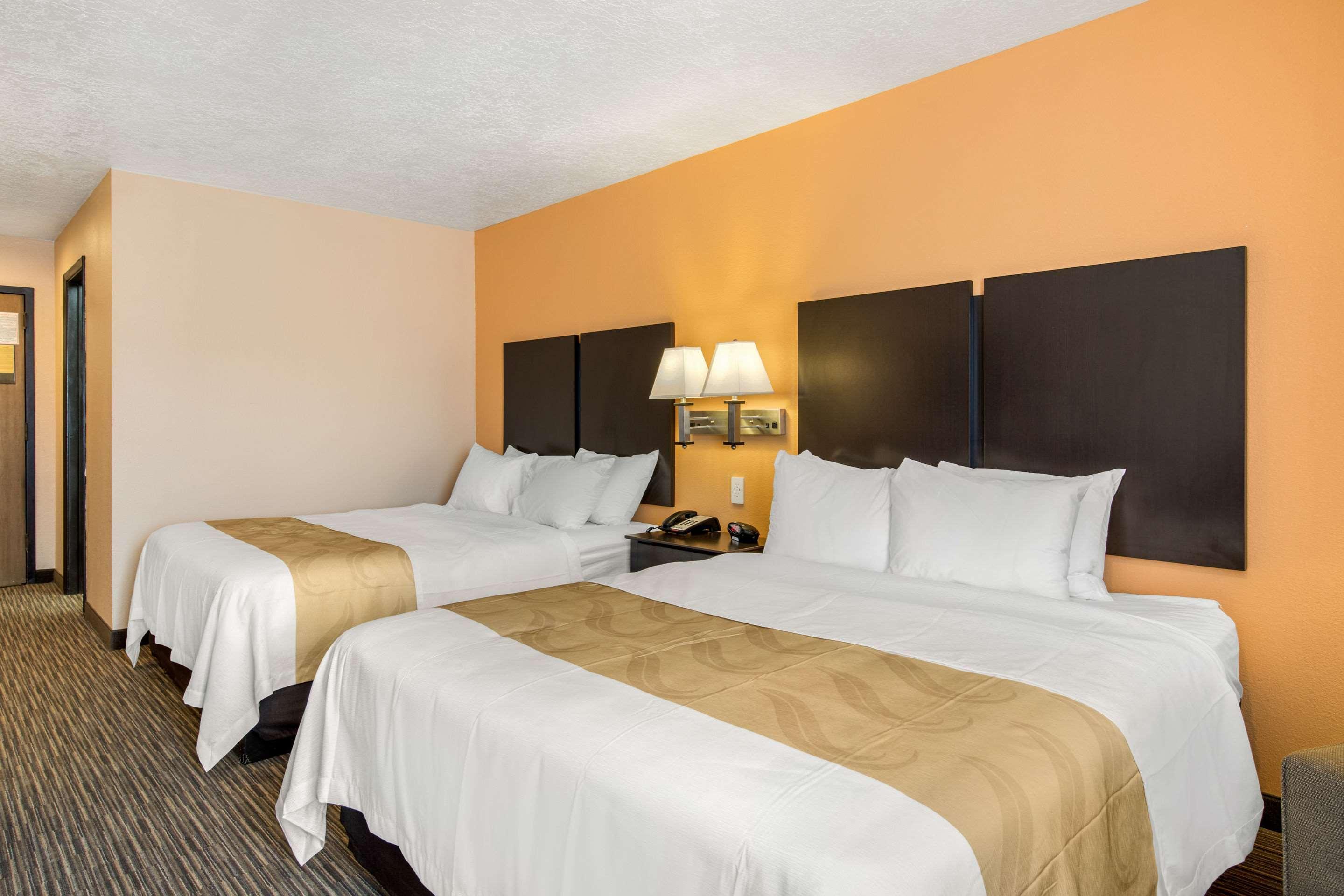 Hotel Quality & North Near Balloon Fiesta Park 2*