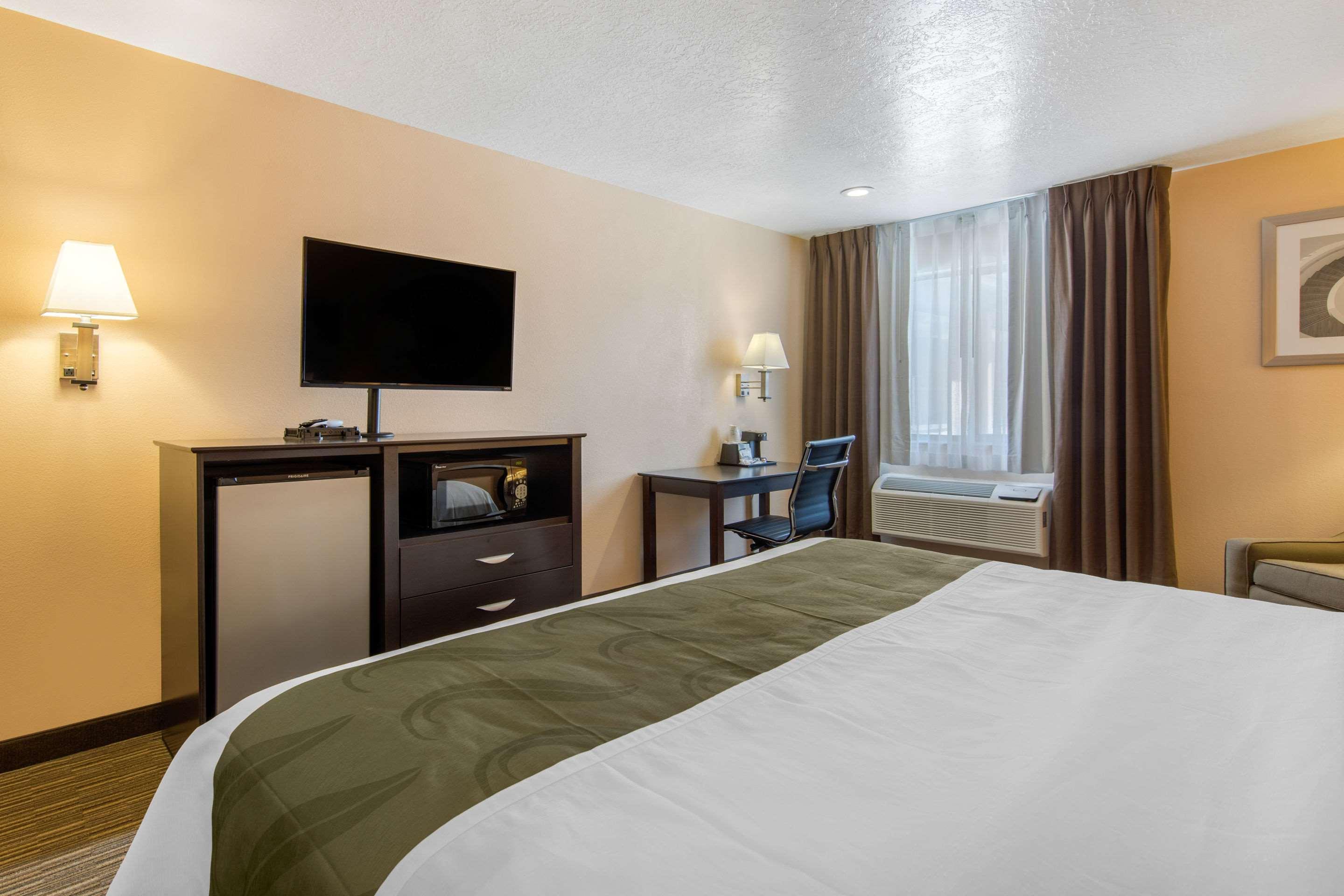 Hotel Quality & North Near Balloon Fiesta Park Albuquerque