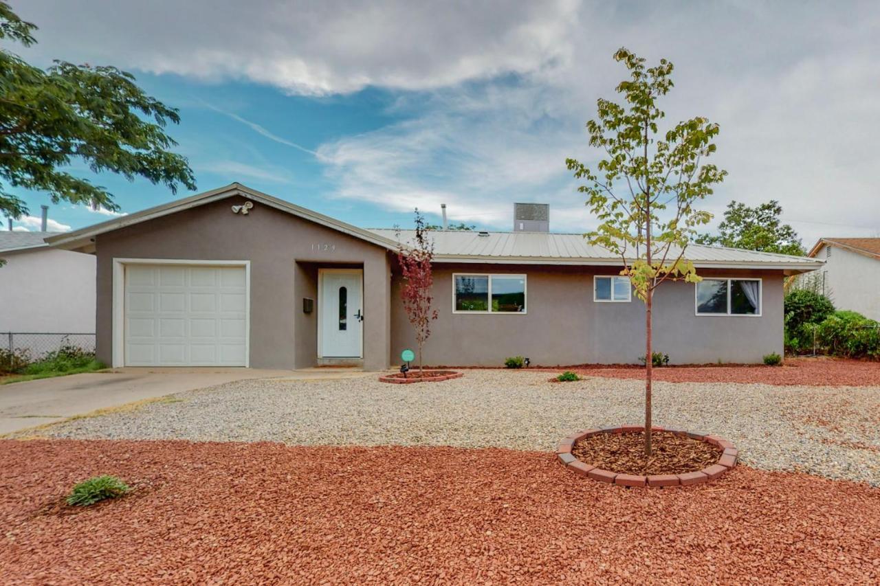 Comfortable 3-bedroom With Spacious Backyard Holiday home *
