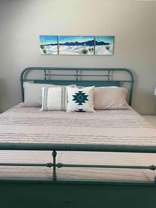 Comfy, Contemporary Quiet Retreat Vacation With Views Albuquerque