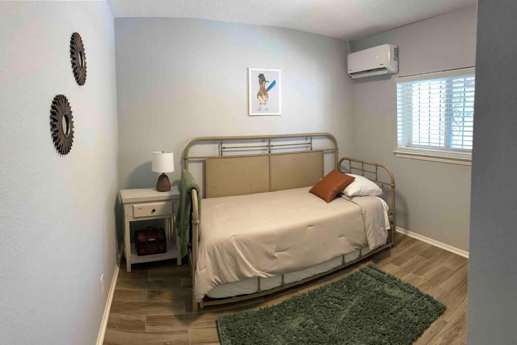 Comfy, Contemporary Quiet Retreat Vacation With Views *