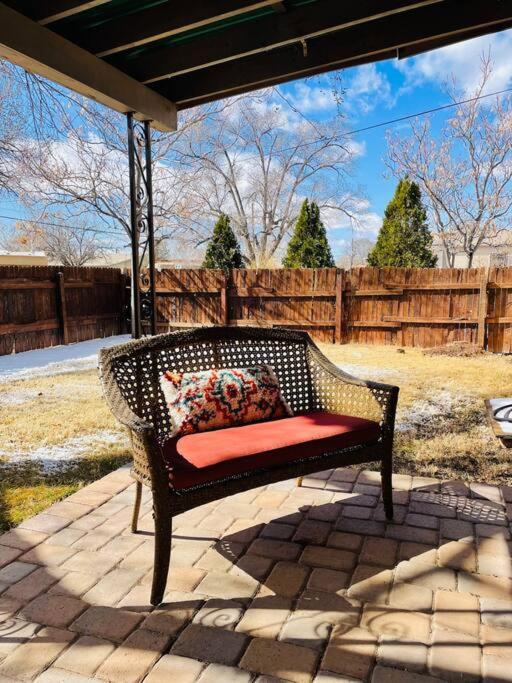 Holiday home Vintage Charm Vacation With Modern Comforts Near Old Town