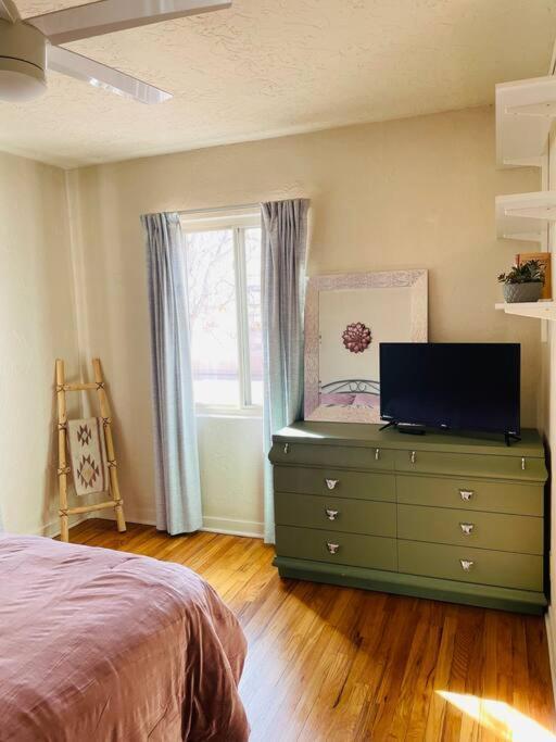 Vintage Charm Vacation With Modern Comforts Near Old Town Albuquerque
