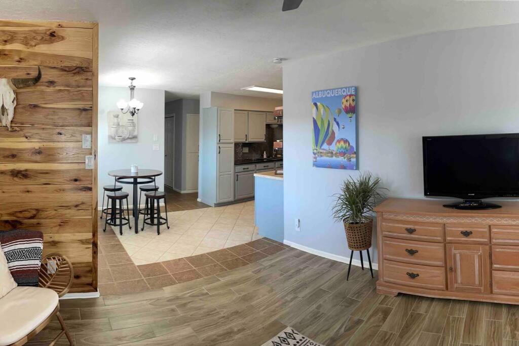 Holiday home Comfy, Contemporary Quiet Retreat Vacation With Views *