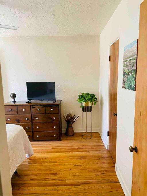 Vintage Charm Vacation With Modern Comforts Near Old Town Holiday home *