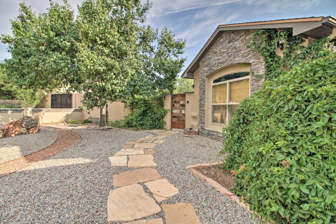 With Shared Pool And Fire Pit! Apartment