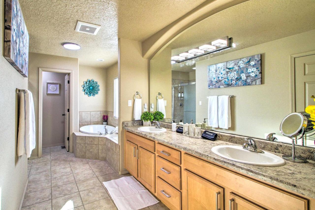 Holiday home Updated Abq Getaway Walk To Netflix Studios!