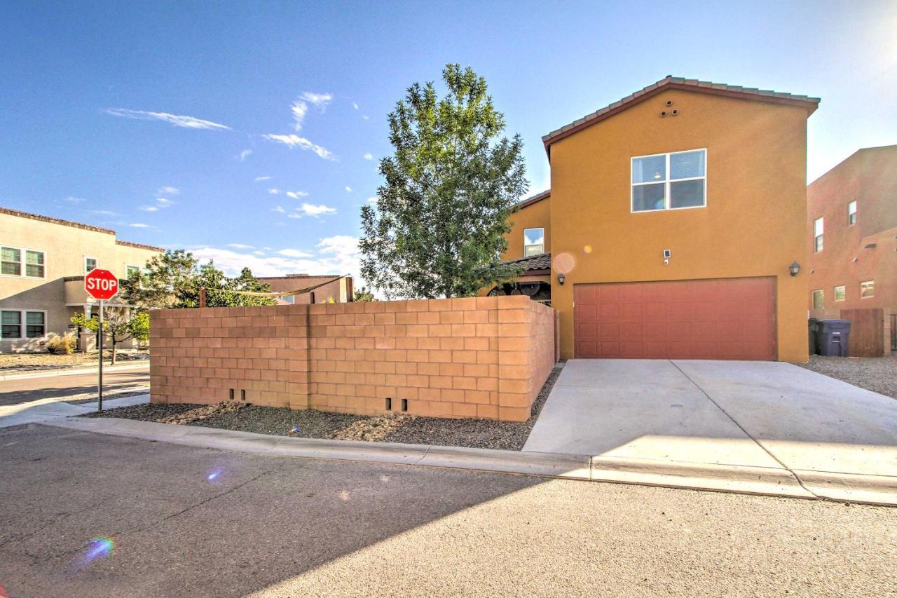 Updated Abq Getaway Walk To Netflix Studios! Holiday home *