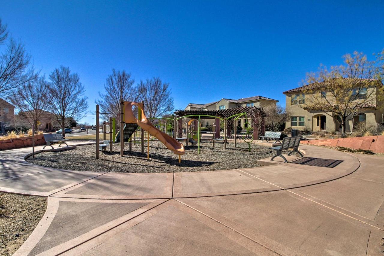 Holiday home Updated Abq Getaway Walk To Netflix Studios! *