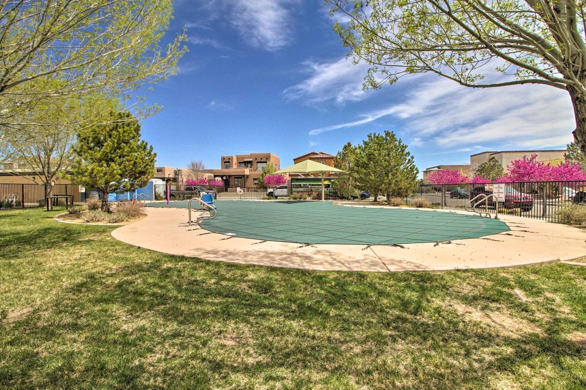 Updated Abq Getaway Walk To Netflix Studios! Holiday home Albuquerque
