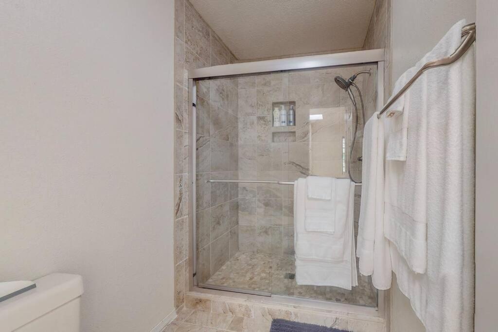 Gated Community Two Master Br Jacuzzi Tub *