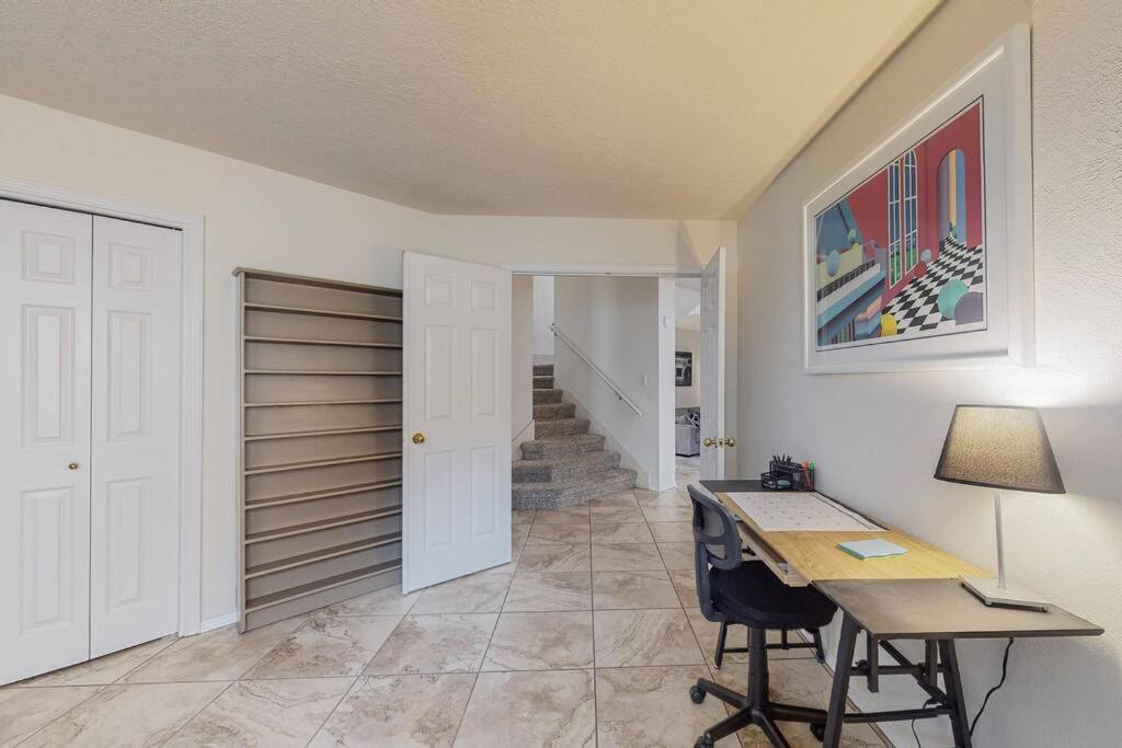 Gated Community Two Master Br Jacuzzi Tub Holiday home *