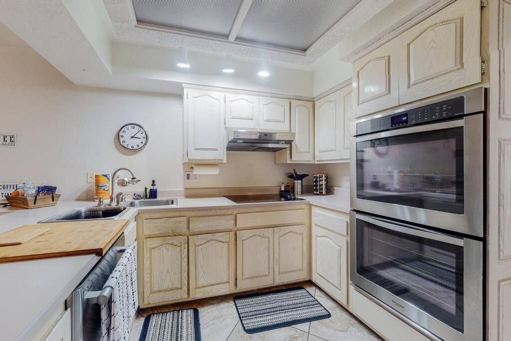 Gated Community Two Master Br Jacuzzi Tub *