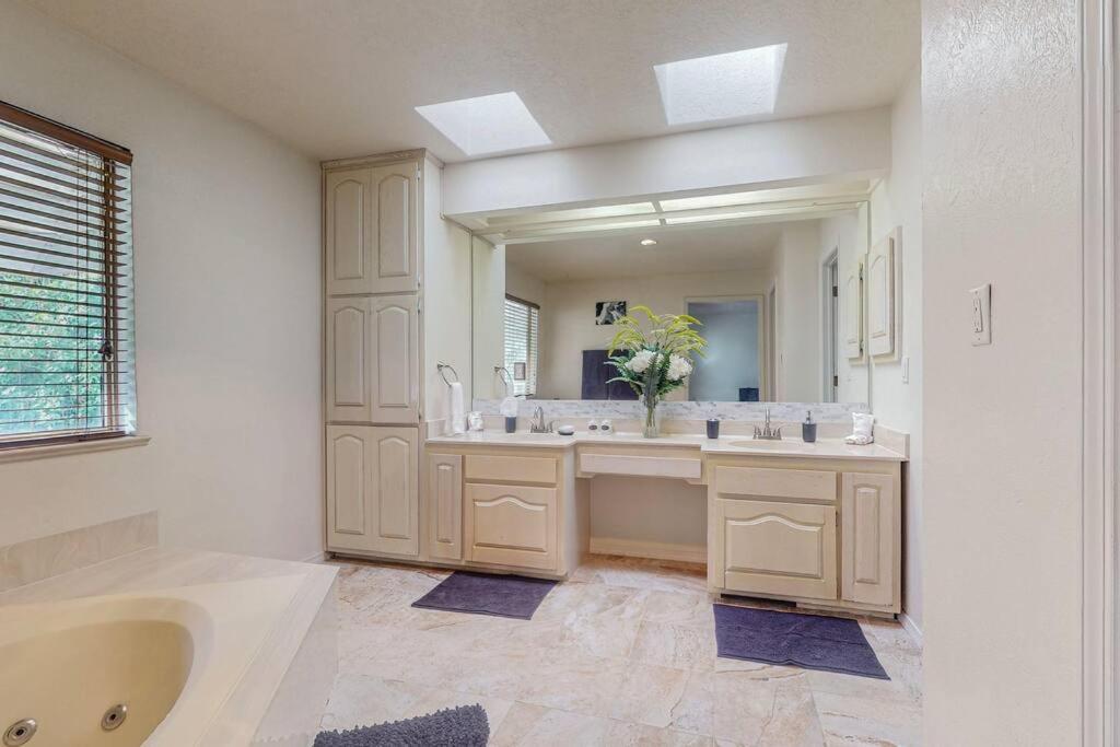 Gated Community Two Master Br Jacuzzi Tub * Albuquerque