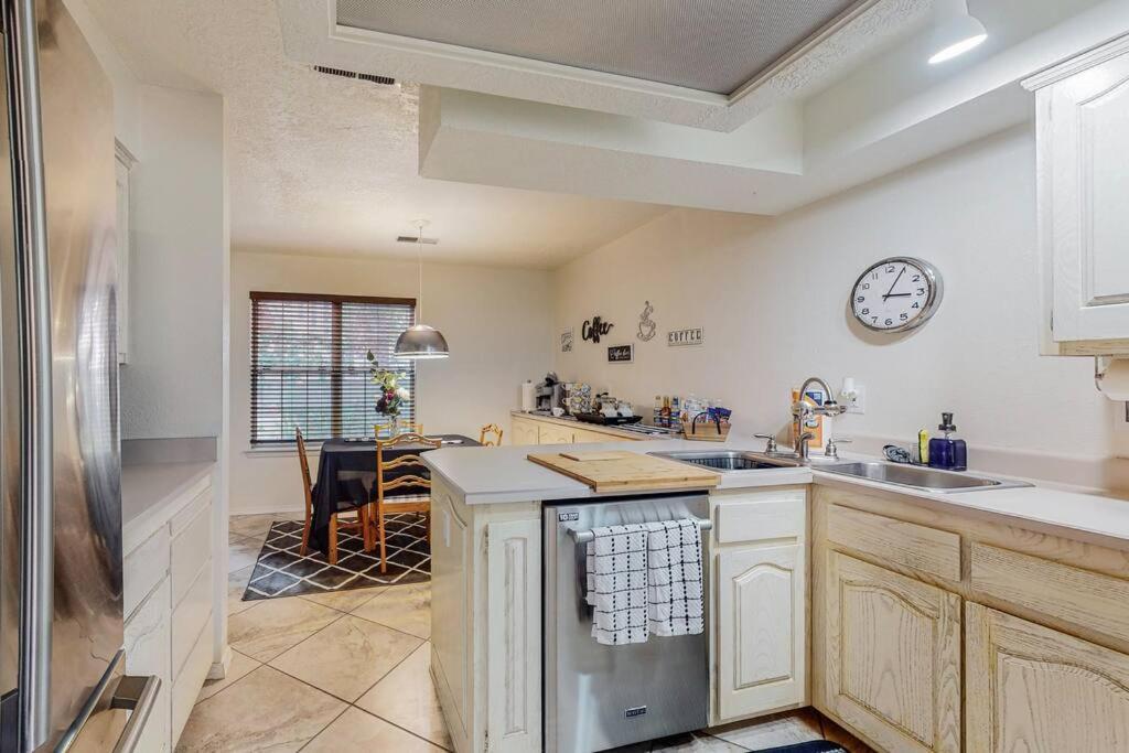 Gated Community Two Master Br Jacuzzi Tub Holiday home Albuquerque