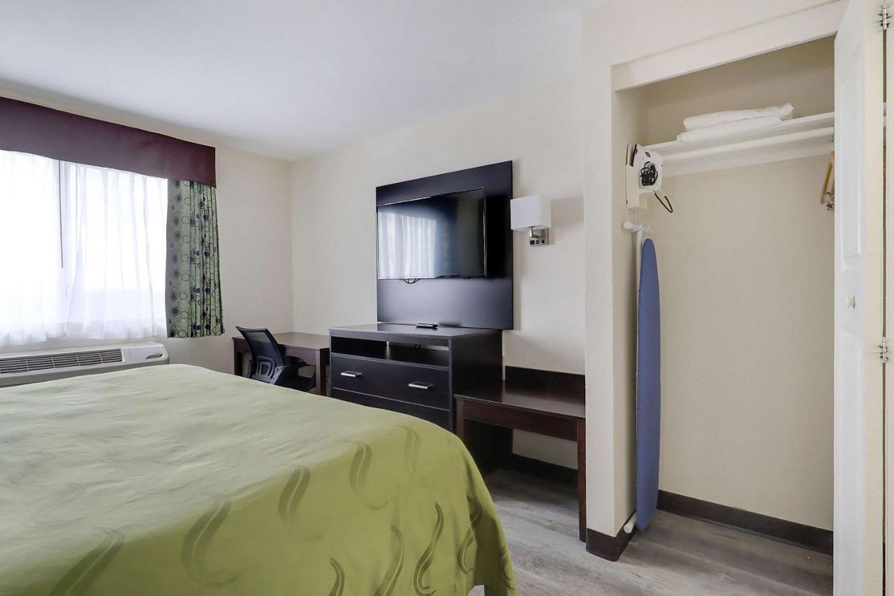 Hotel Quality Airport 3*