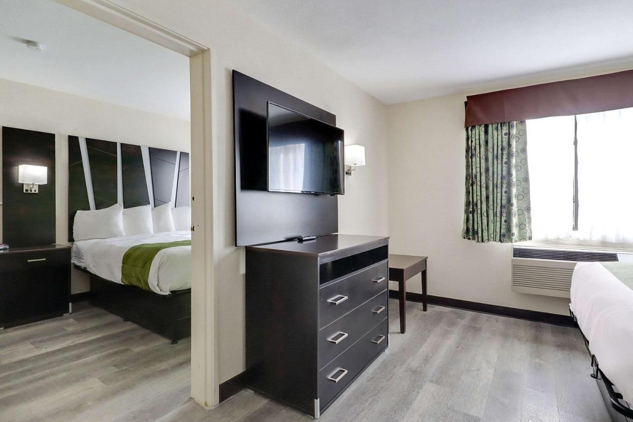 Quality Airport Hotel 3*