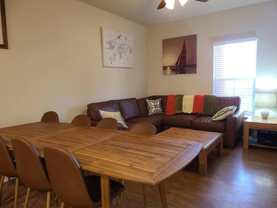 Holiday home Resort-like 4bed/4bath - Pool, Hot Tub, Bbq, Sauna, Offices