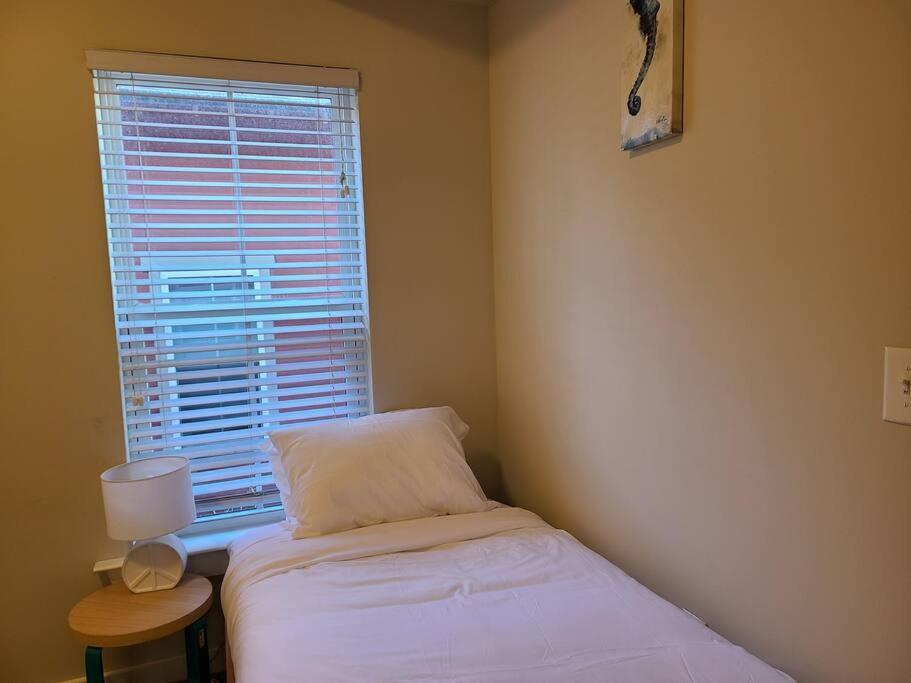Resort-like 4bed/4bath - Pool, Hot Tub, Bbq, Sauna, Offices * Albuquerque