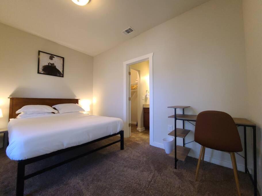 Resort-like 4bed/4bath - Pool, Hot Tub, Bbq, Sauna, Offices Holiday home Albuquerque