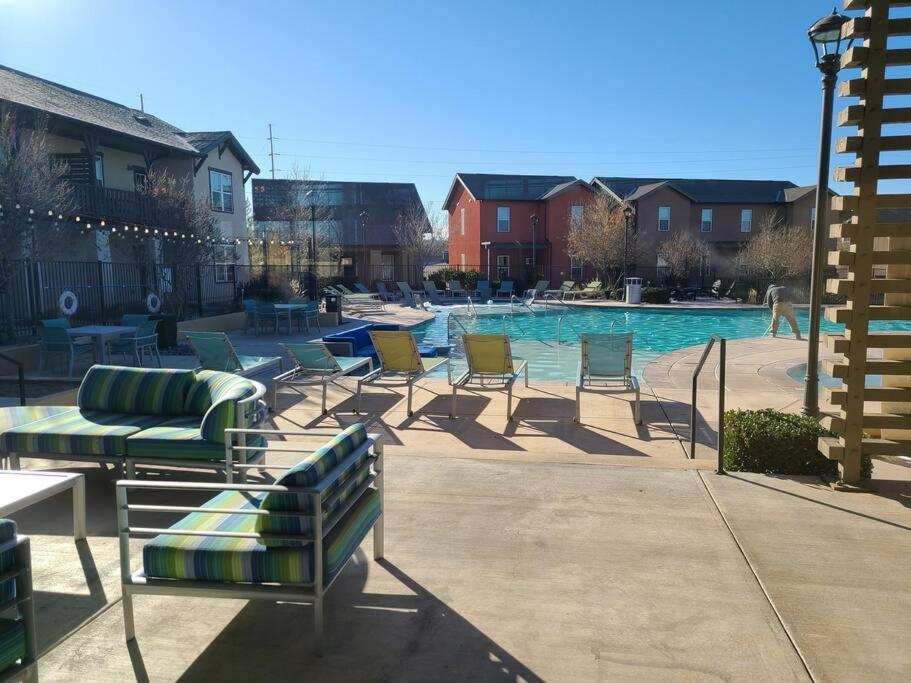 Holiday home Resort-like 4bed/4bath - Pool, Hot Tub, Bbq, Sauna, Offices