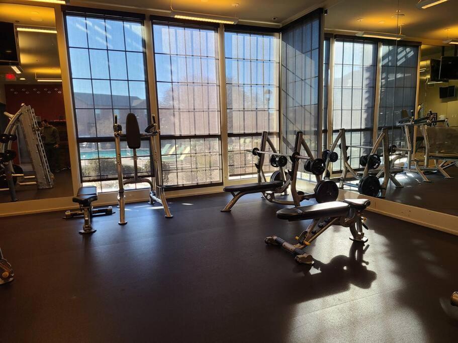 Resort-like 4bed/4bath - Pool, Hot Tub, Bbq, Sauna, Offices * Albuquerque