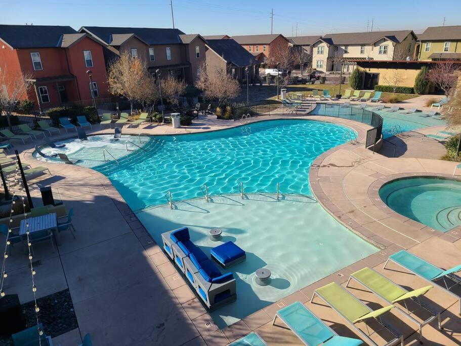 Resort-like 4bed/4bath - Pool, Hot Tub, Bbq, Sauna, Offices * Albuquerque