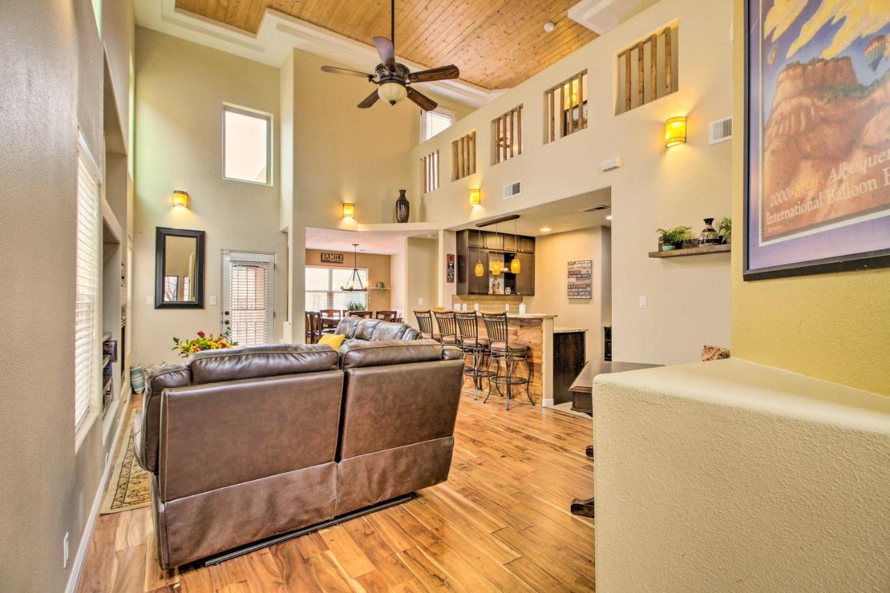 Vacation With Hot Tub! Holiday home Albuquerque