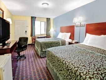 Days By Wyndham West Hotel