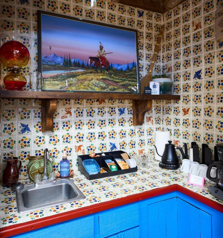 Loba Luna-come To Enchantment Bed & Breakfast