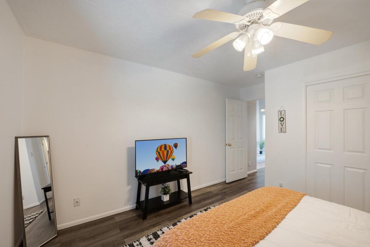 Cheerful Vibrant 3br - 3tv - New *