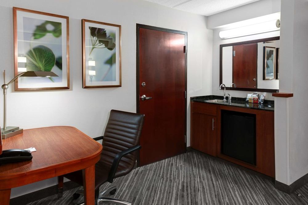 Hotel Hyatt Place Airport 3*