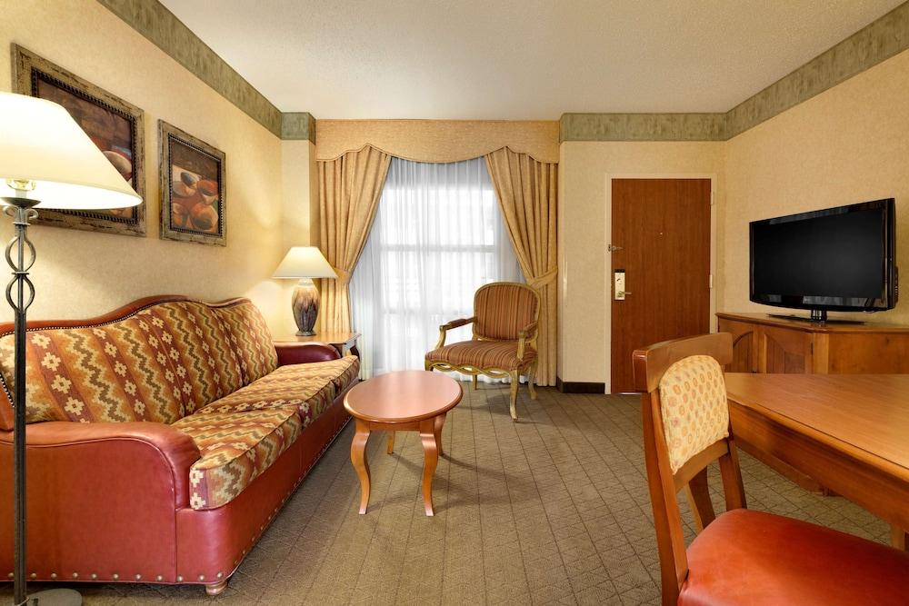 Hotel Embassy By Hilton Albuquerque