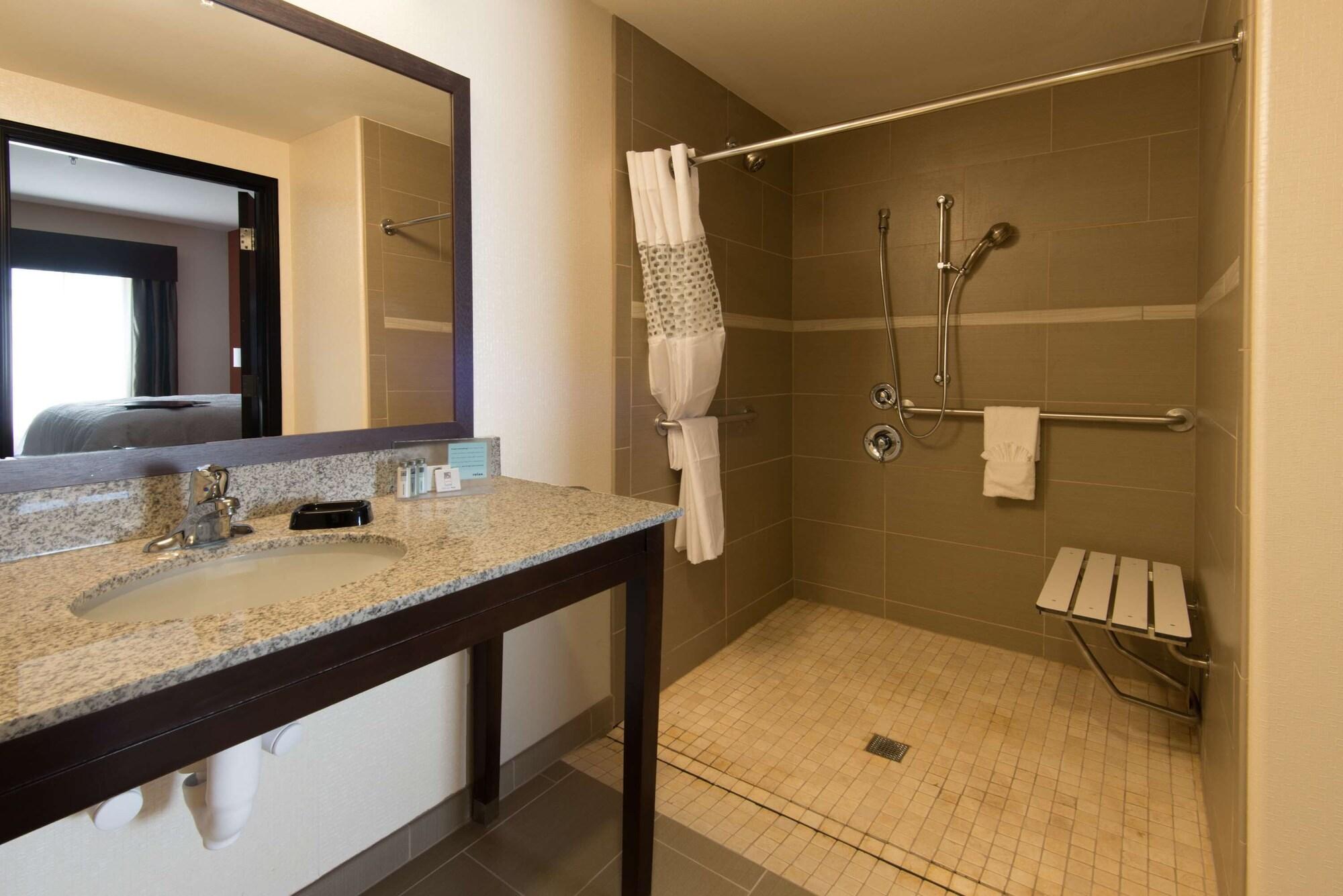 Hampton & North/i-25 Hotel 3*